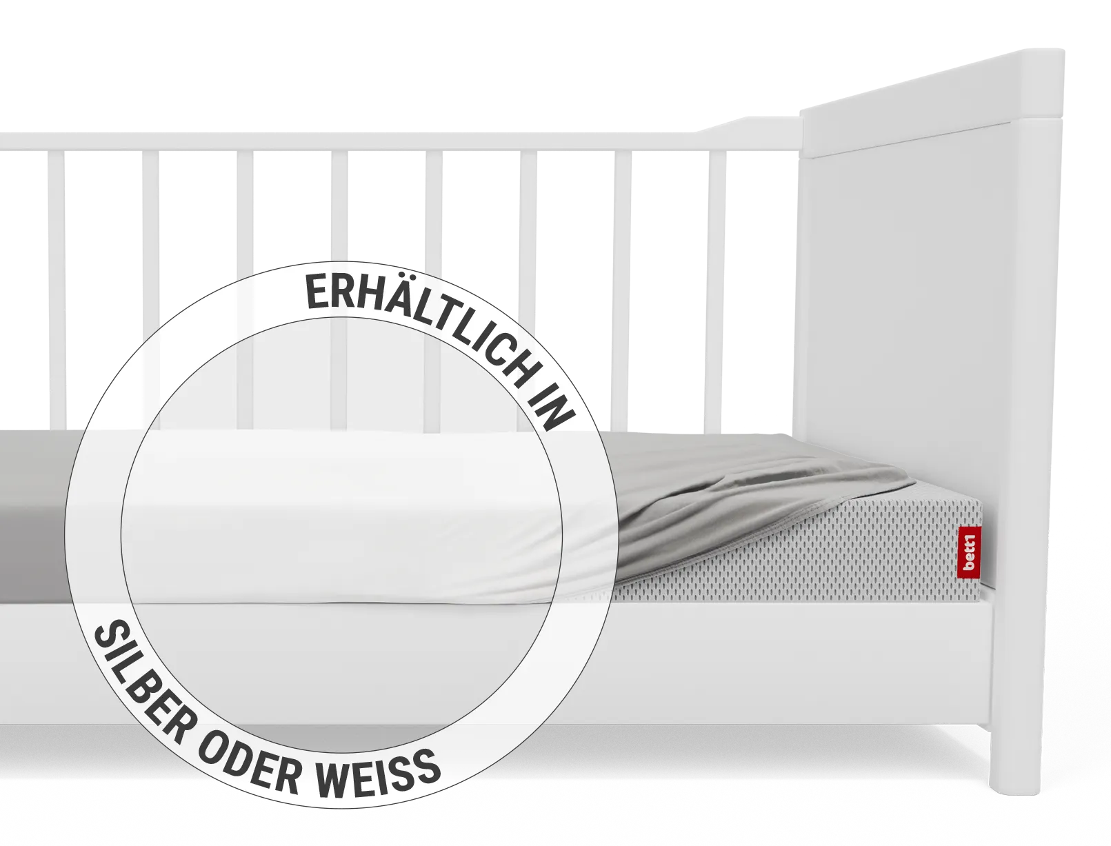 Das BODYGUARD® Kinder-Spannbettlaken aufgezogen auf der BODYGUARD® Kindermatratze, die in einem Kinderbett liegt. Zoom auf das Laken in der weißen Farbvariante. Text: Erhältlich in Silber oder Weiß