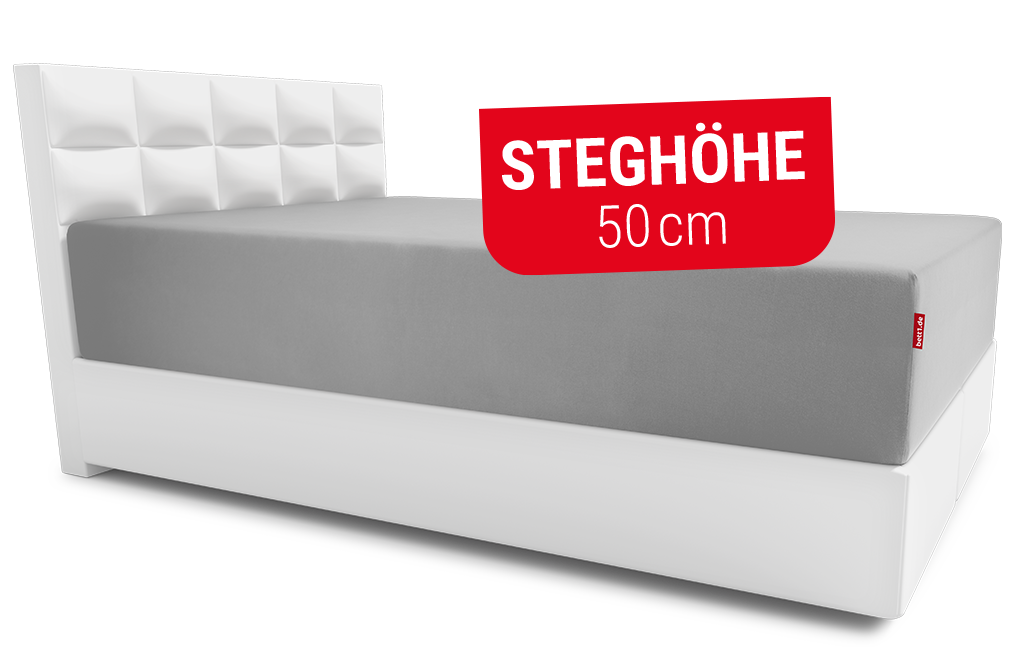 Das BODYGUARD® Spannbettlaken extra hoch aufgezogen auf der BODYGUARD® Boxspring Matratze. Text: Steghöhe 50cm	